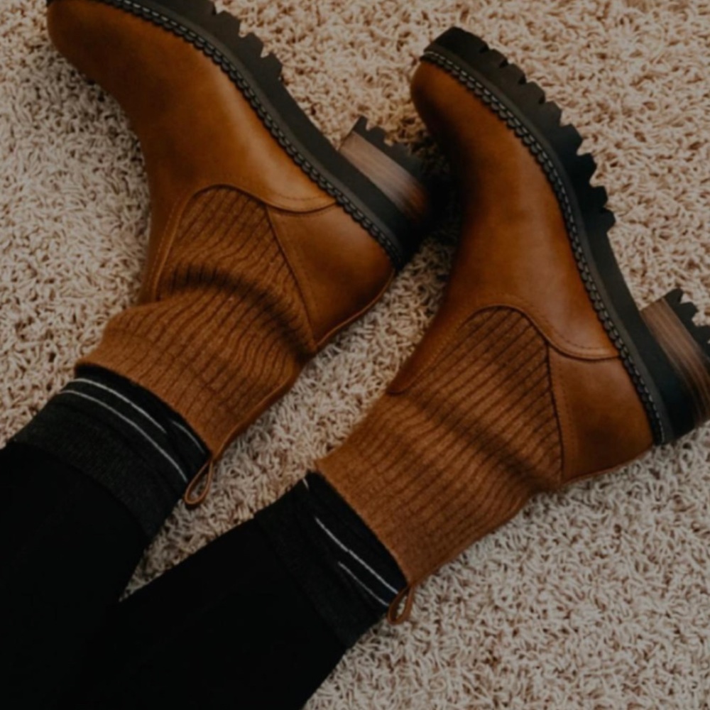 Target Universal Thread Daphne Sock Boot